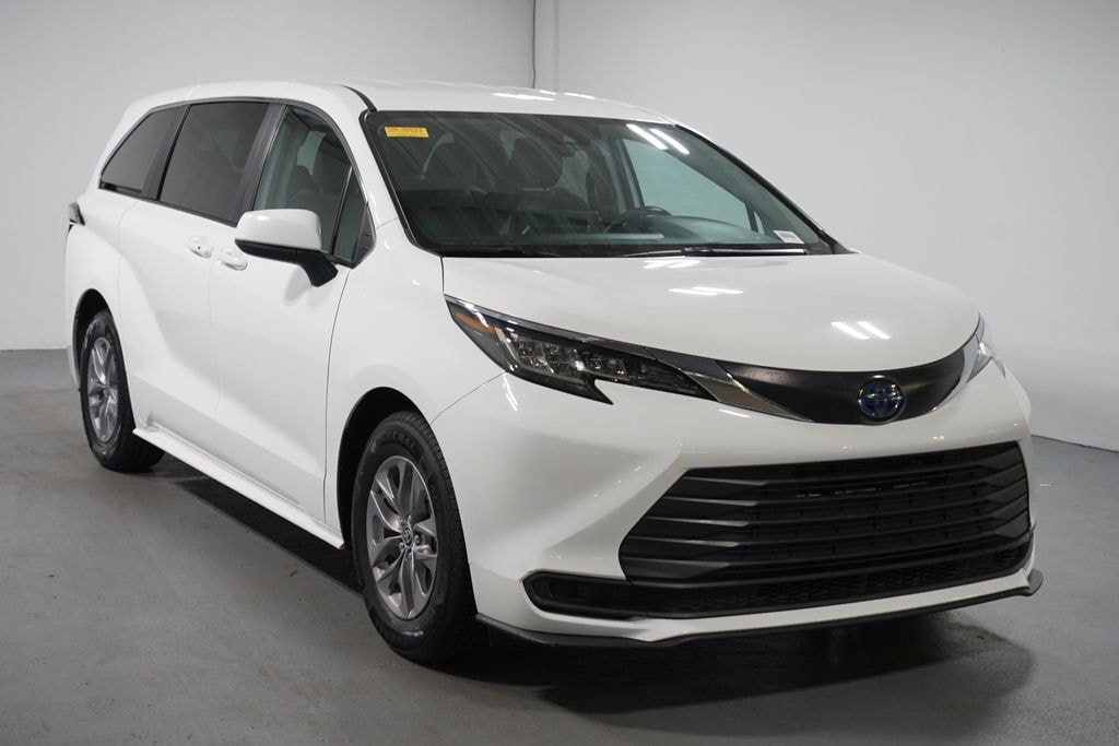 Certified 2023 Toyota Sienna LE Minivan/Van