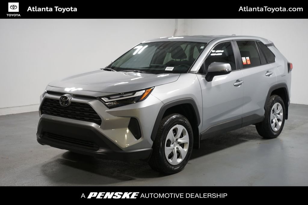 2024 Toyota RAV4 LE's photo