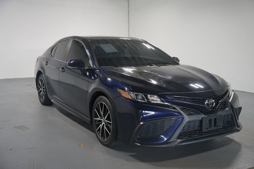 2022 Toyota Camry SE photo 2