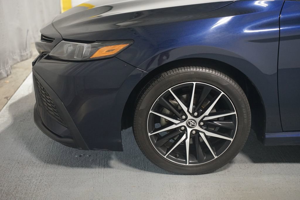 2022 Toyota Camry SE photo 3