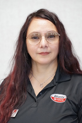 Staff member Leticia Perez from ID_c1a9212eb99f