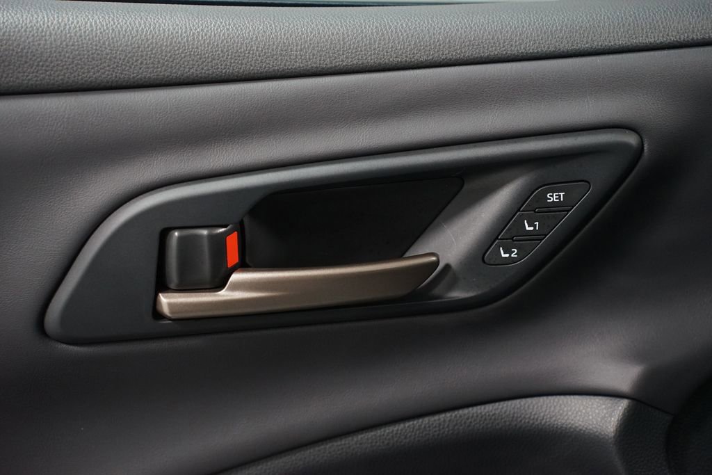 2025 Toyota Crown Signia Limited - Photo 34