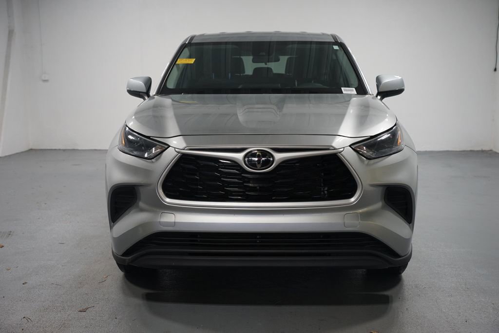 2023 Toyota Highlander L photo 2