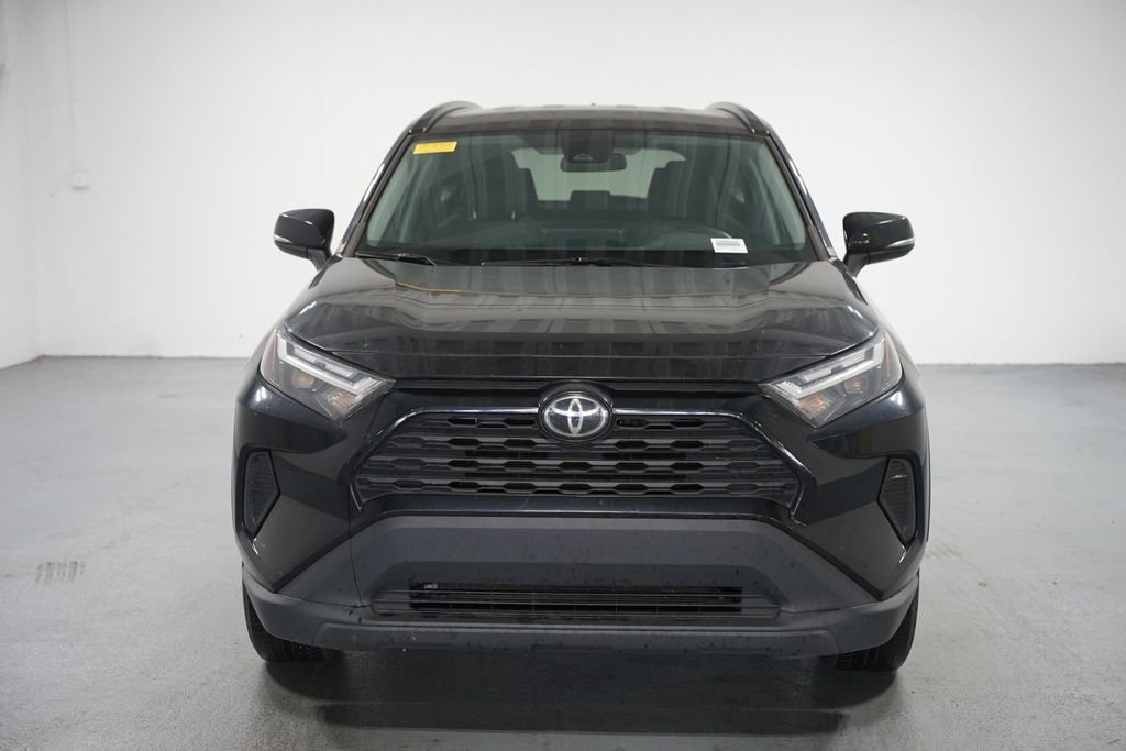 2022 Toyota RAV4 XLE photo 2