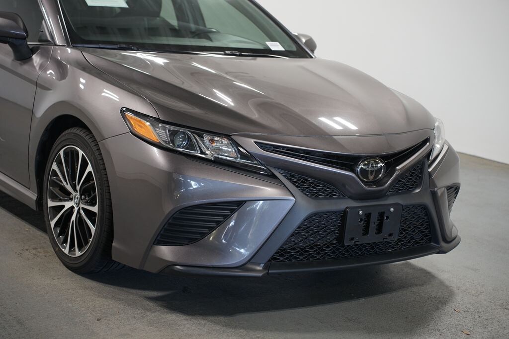 Used 2019 Toyota Camry SE Sedan