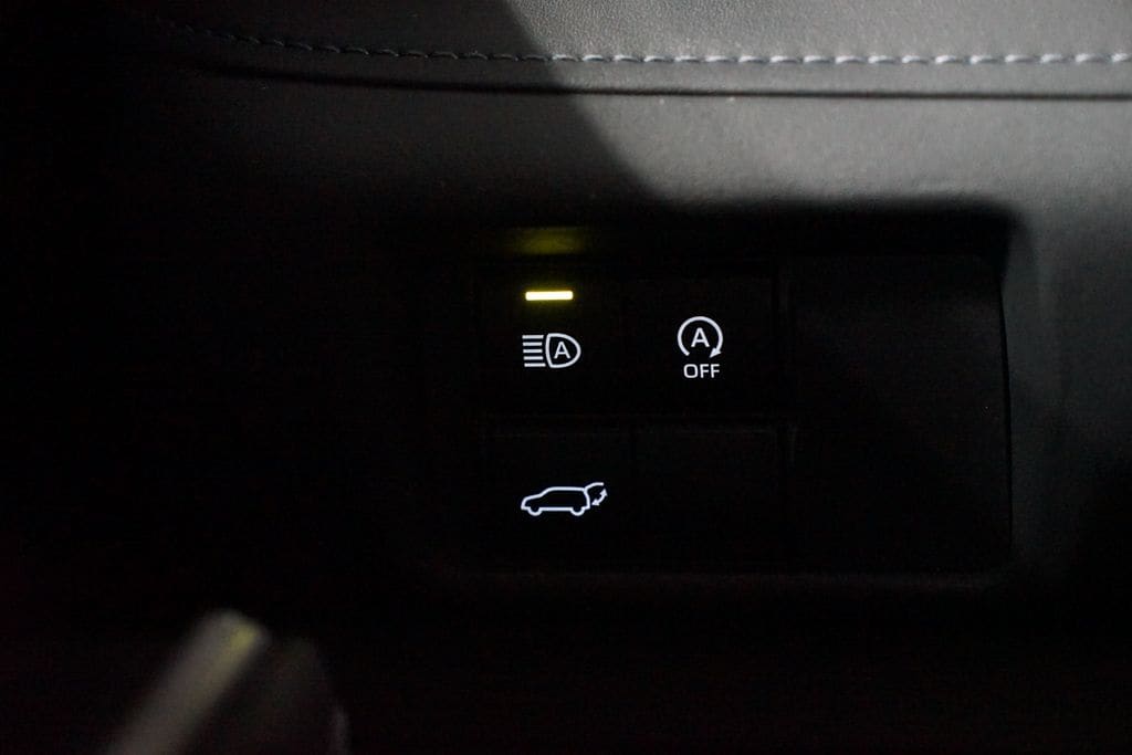 2024 Toyota Highlander LE - Photo 24