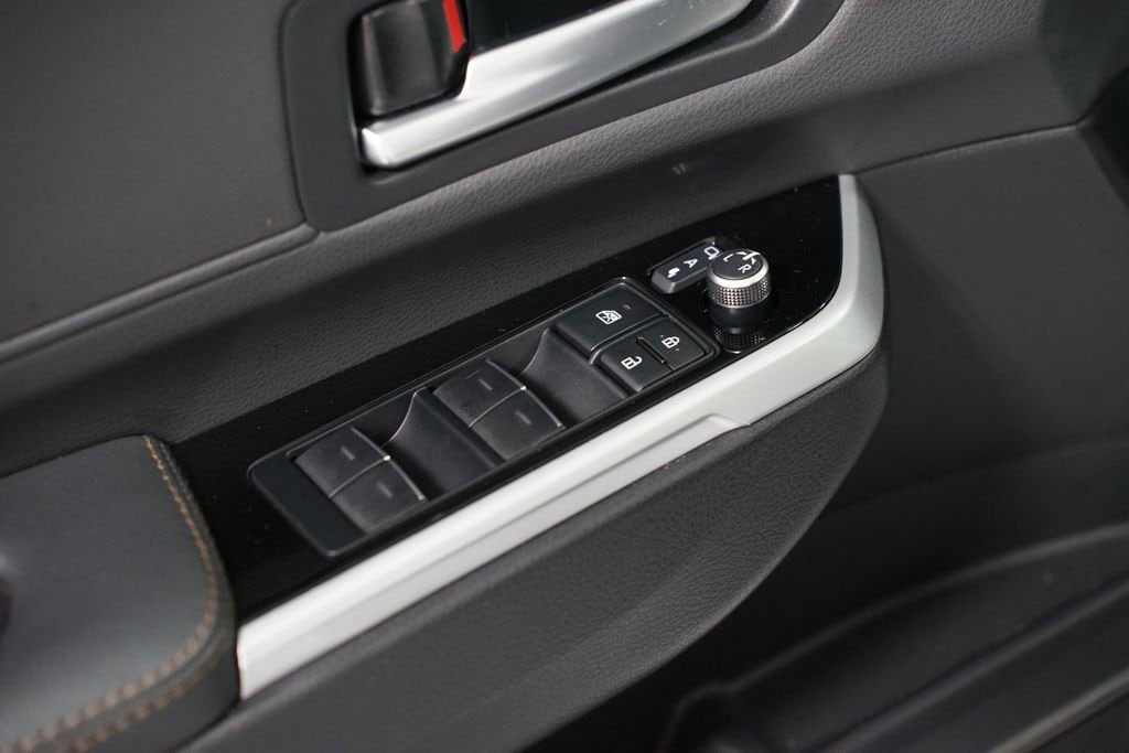2025 Toyota Sienna Platinum - Photo 35