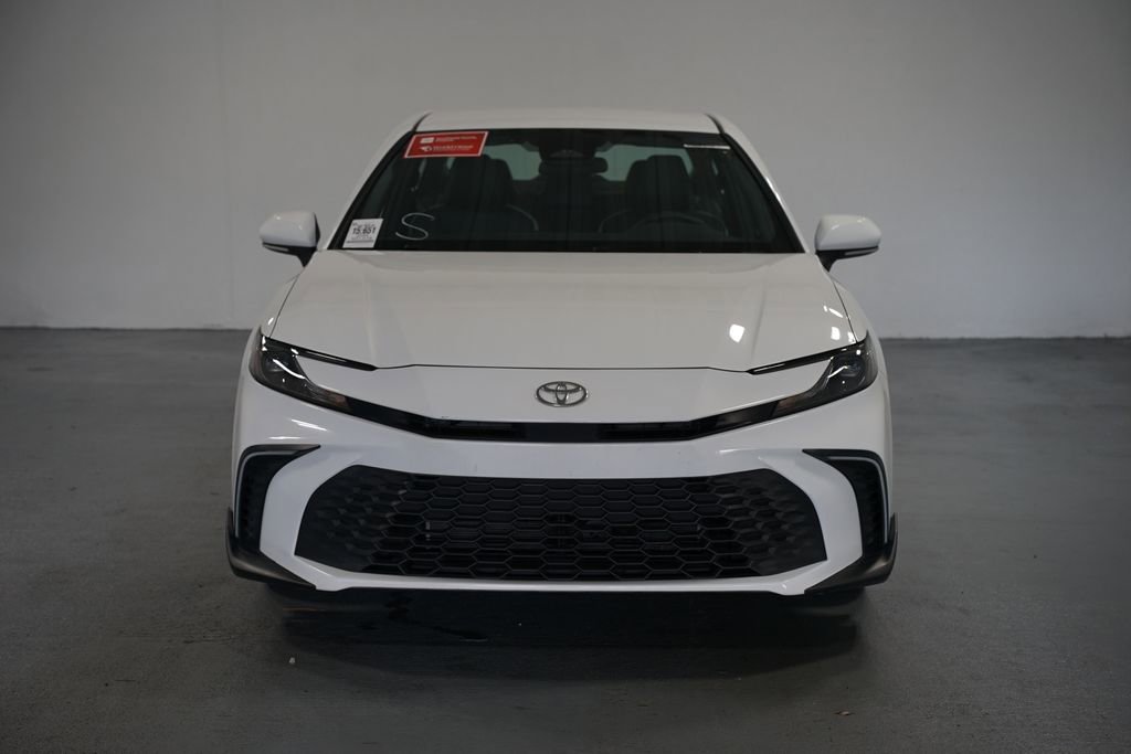 2025 Toyota Camry SE Hybrid photo 2