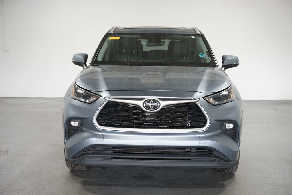 2022 Toyota Highlander XLE photo 2