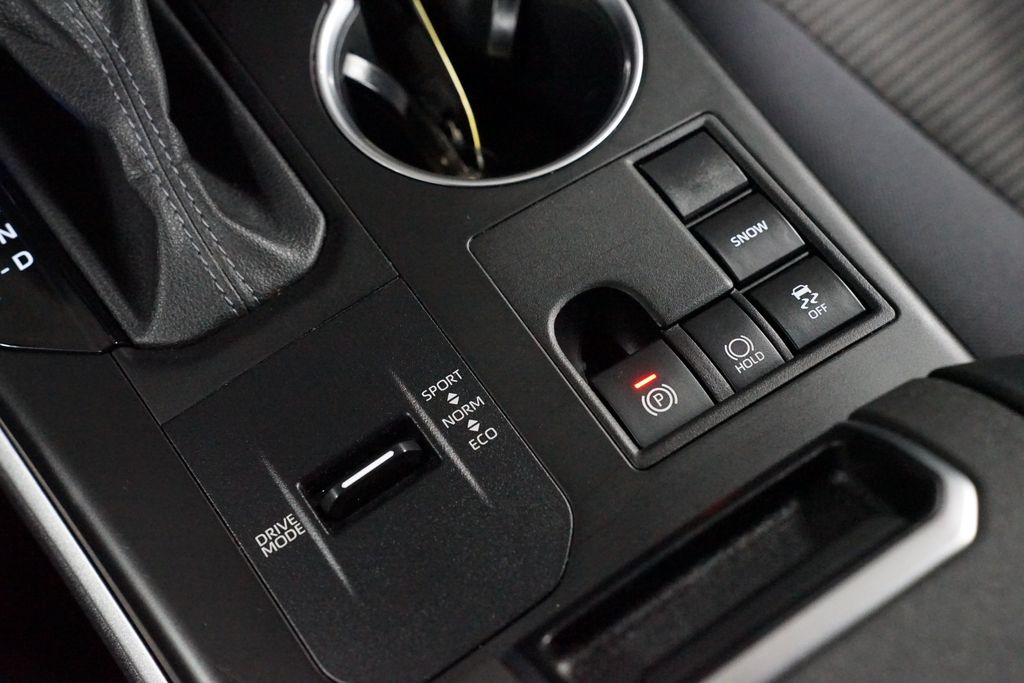 2024 Toyota Highlander LE - Photo 22