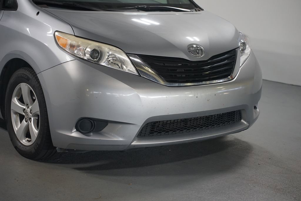 2013 Toyota Sienna LE photo 4