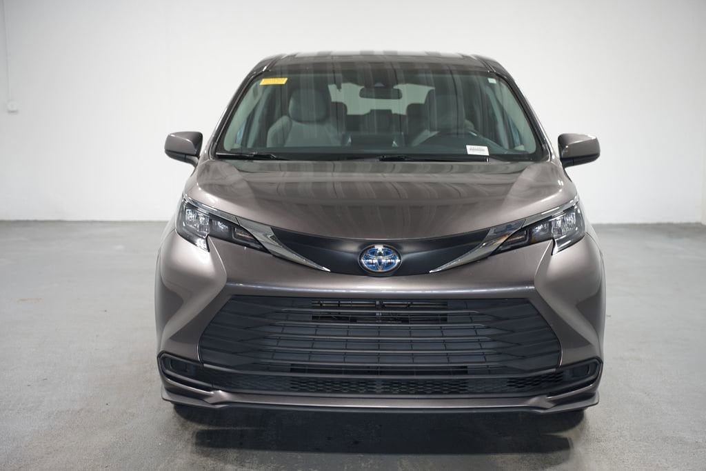 Used 2024 Toyota Sienna LE with VIN 5TDKRKEC6RS180043 for sale in Duluth, GA