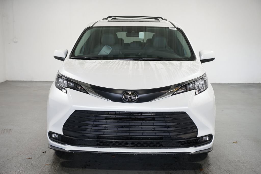 2026 Toyota Sienna XLE photo 2