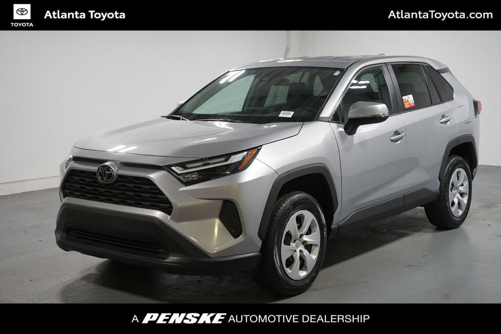 2025 Toyota RAV4 LE's photo
