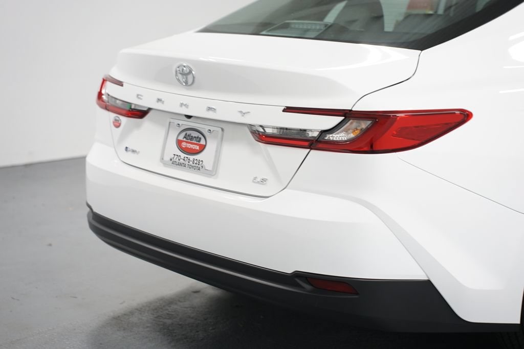 2026 Toyota Camry LE - Photo 9