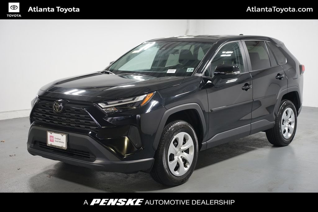 2025 Toyota RAV4 LE's photo