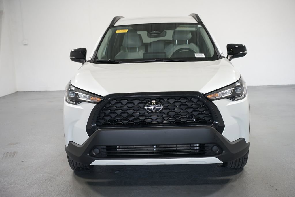 2025 Toyota Corolla Cross LE photo 2