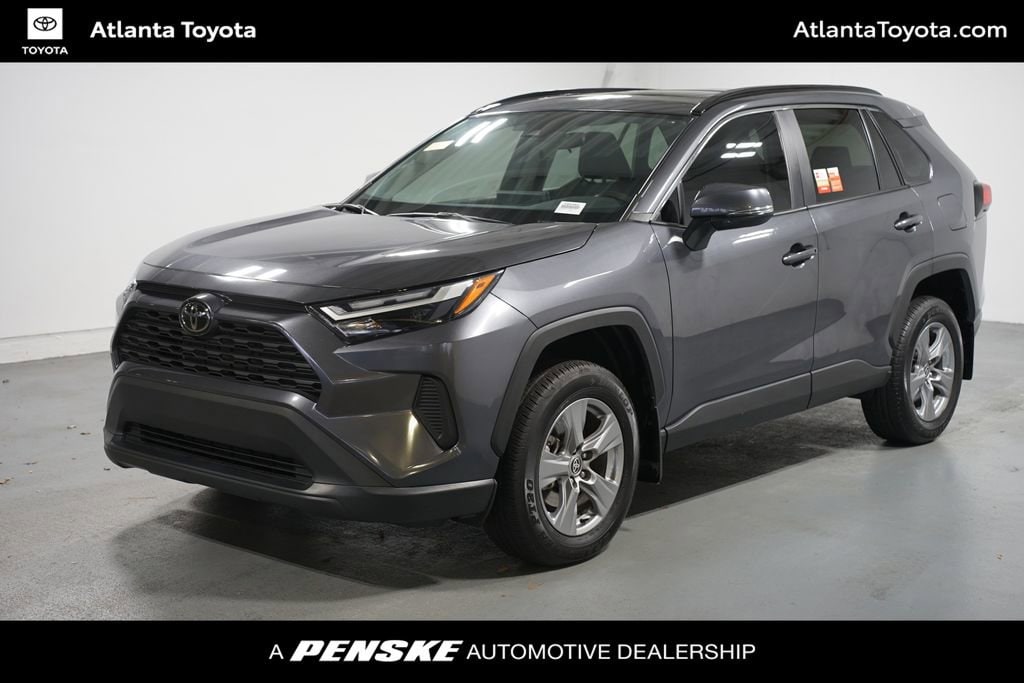 2024 Toyota RAV4 XLE's photo