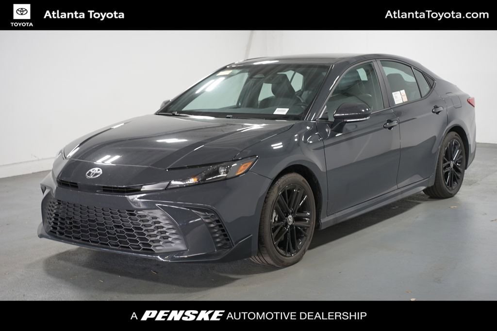 2025 Toyota Camry SE's photo