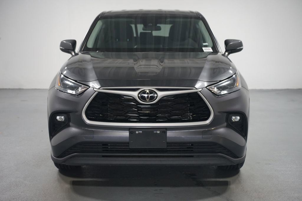 2023 Toyota Highlander LE photo 2