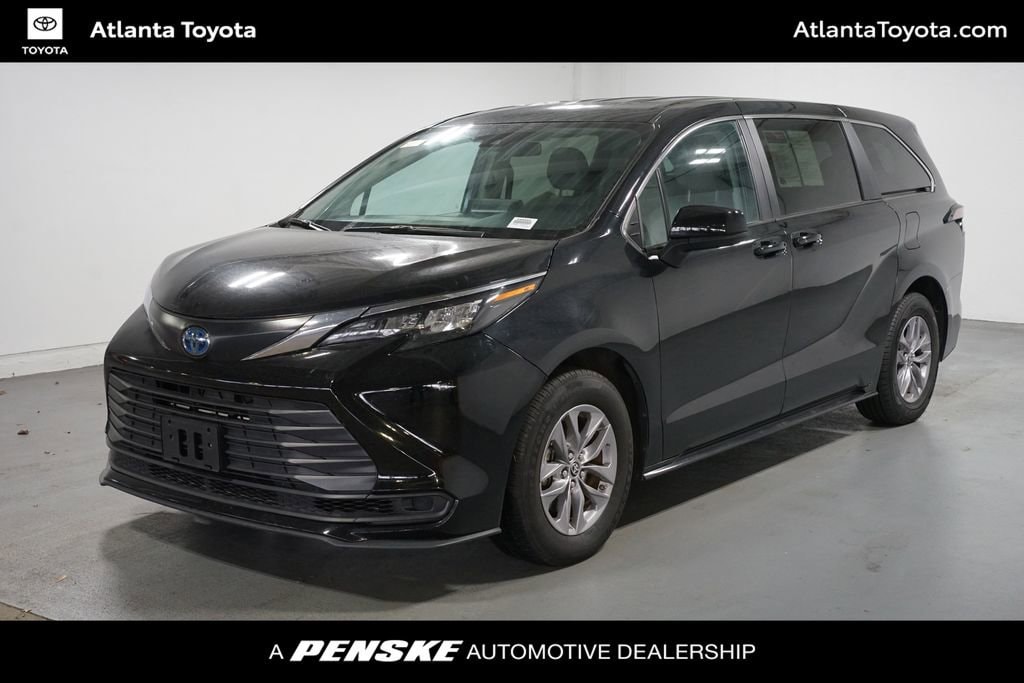 2024 Toyota Sienna LE's photo