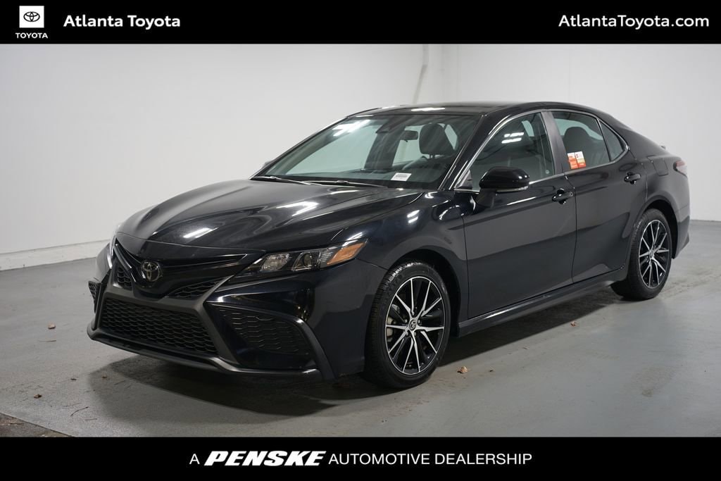 2024 Toyota Camry SE's photo