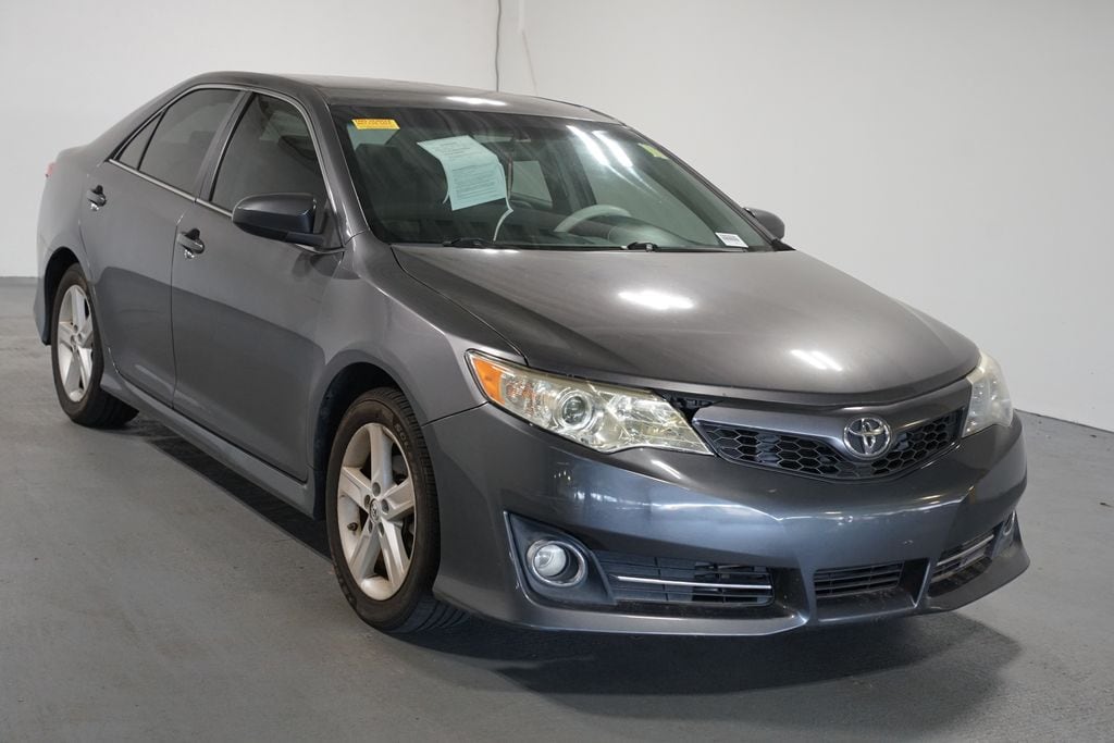 Used 2014 Toyota Camry SE Sedan