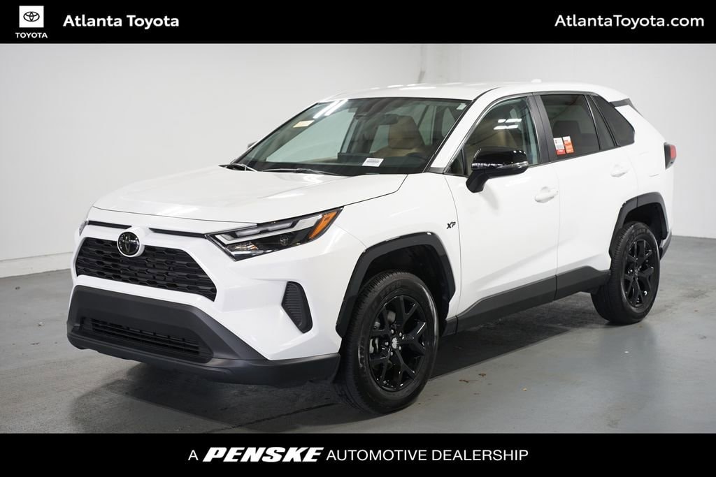 2025 Toyota RAV4 LE's photo