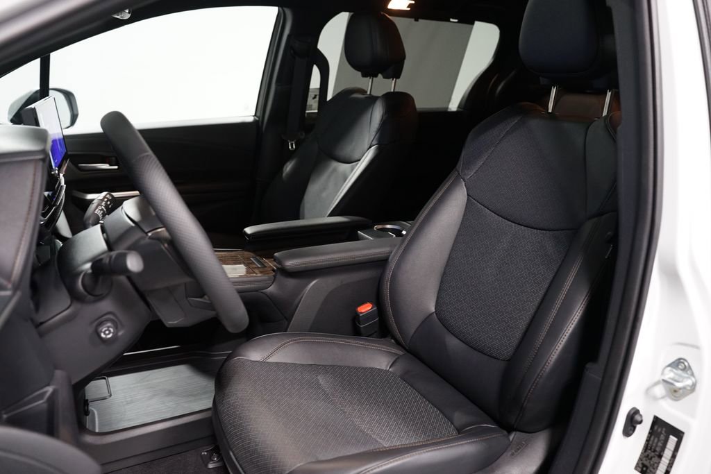 2025 Toyota Sienna Platinum - Photo 31