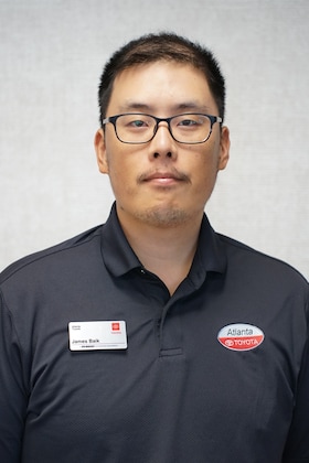 Staff member James Baik from ID_cc37fda3b719