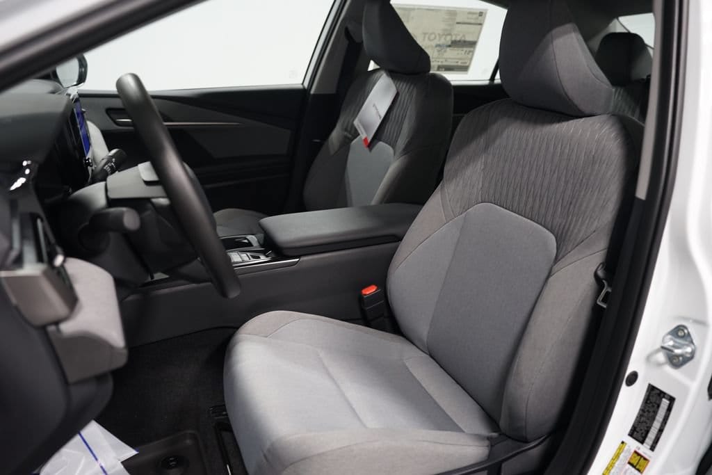 2026 Toyota Camry LE - Photo 27