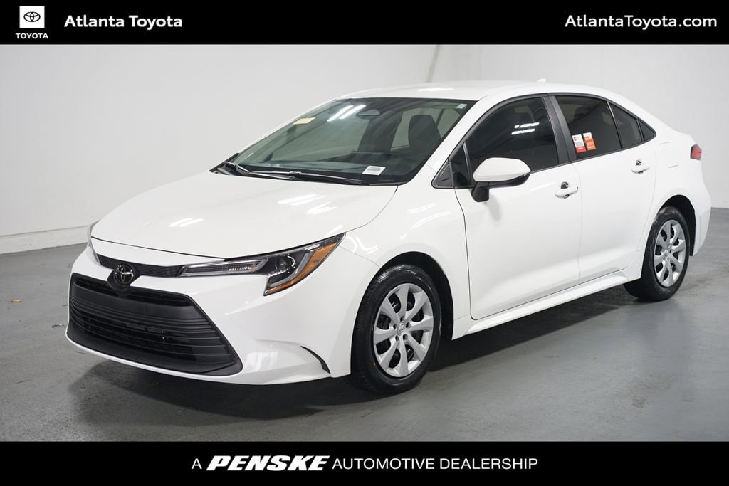 2024 Toyota Corolla LE's photo