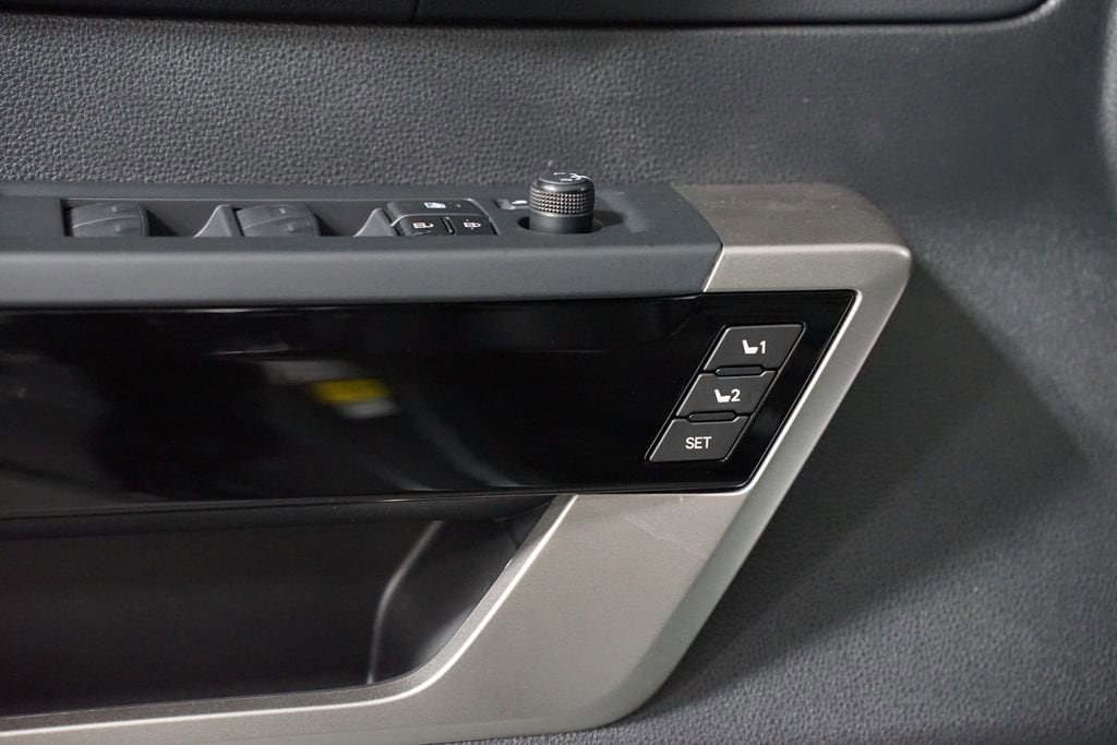 2025 Toyota Tundra Limited - Photo 36