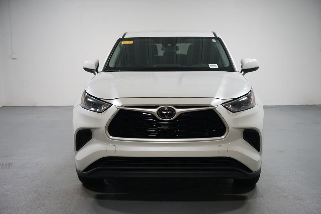 2023 Toyota Highlander L photo 2