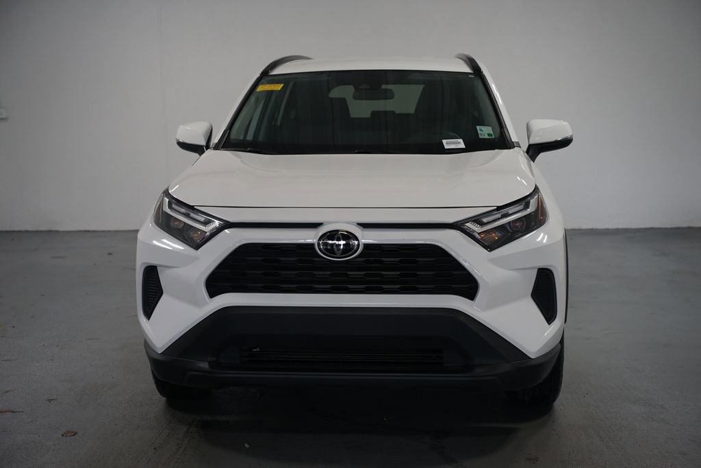 2024 Toyota RAV4 XLE photo 2