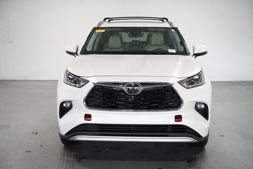 2021 Toyota Highlander Platinum photo 2