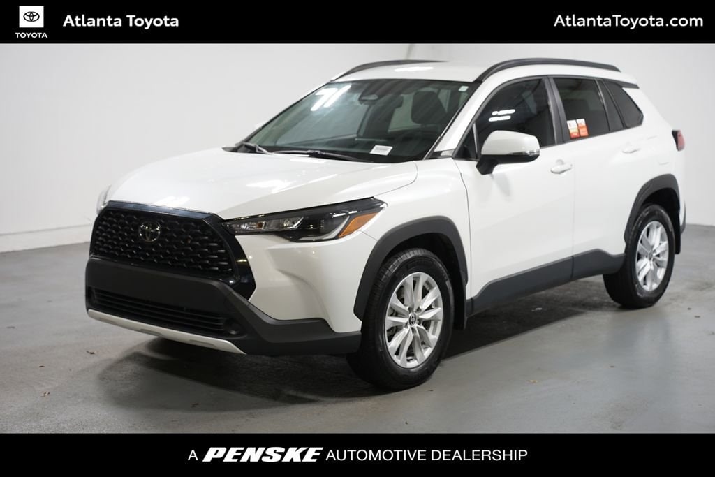 2024 Toyota Corolla Cross LE's photo