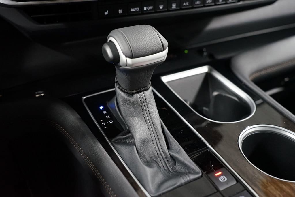 2025 Toyota Sienna Platinum - Photo 23