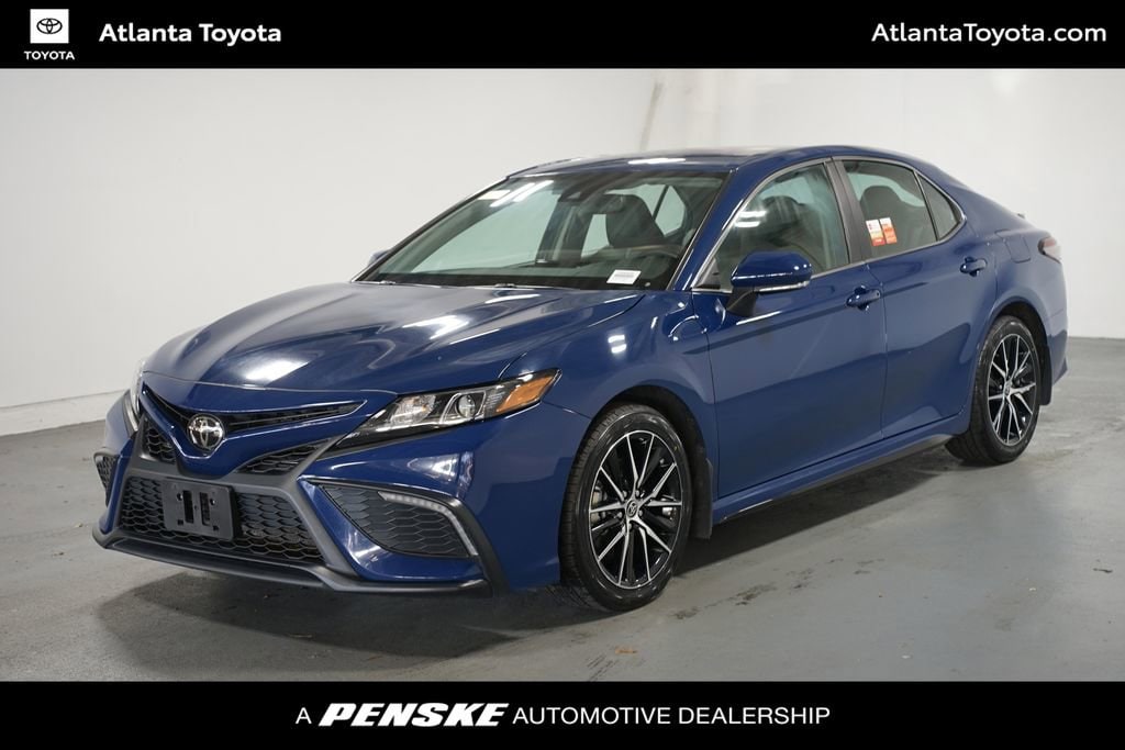 2024 Toyota Camry SE's photo