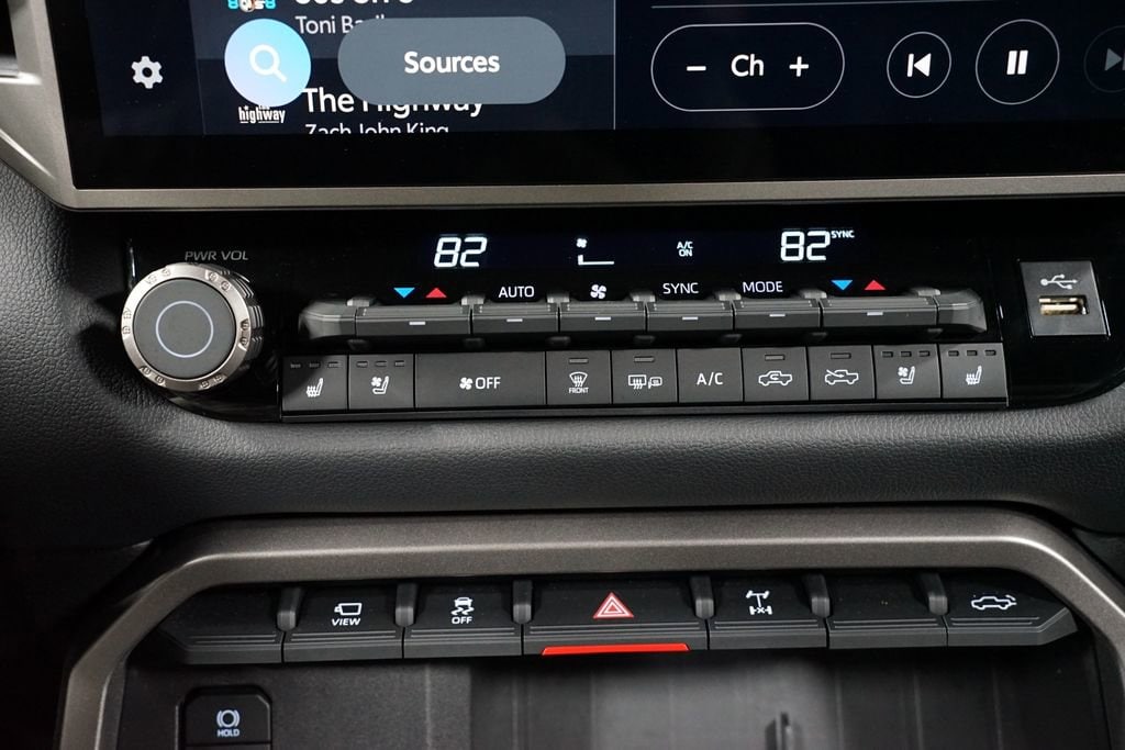 2025 Toyota Tundra Limited - Photo 23