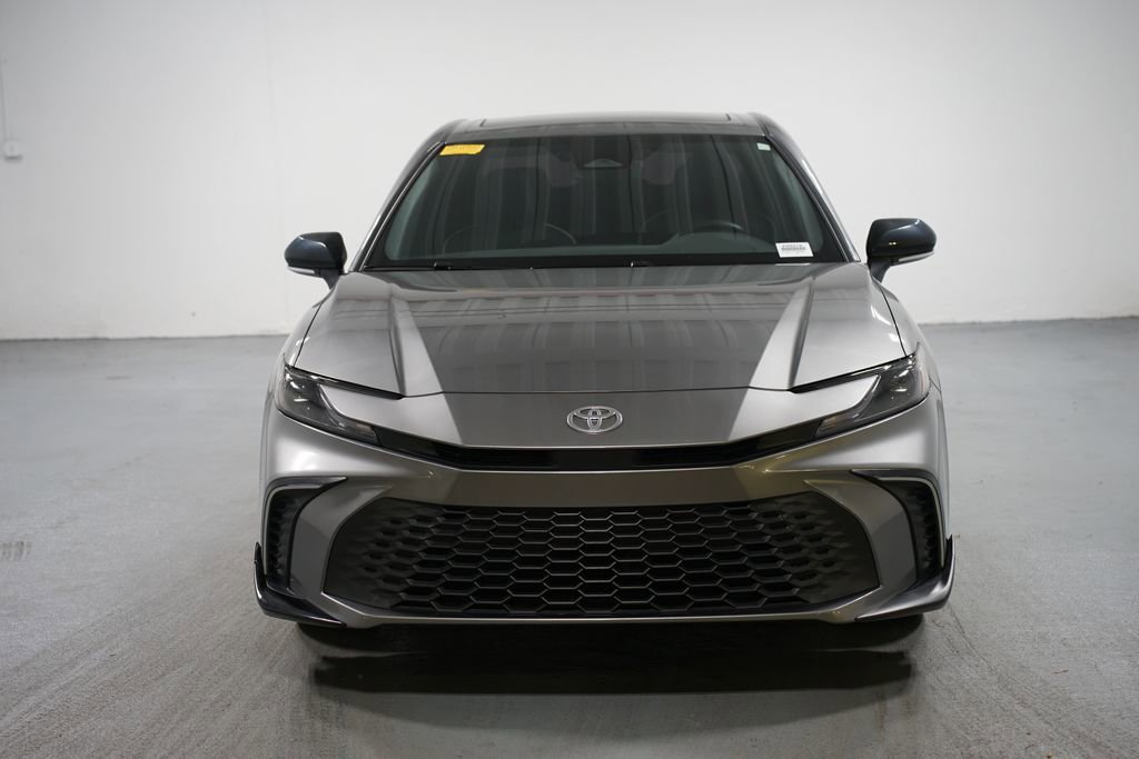 2025 Toyota Camry SE Hybrid photo 2