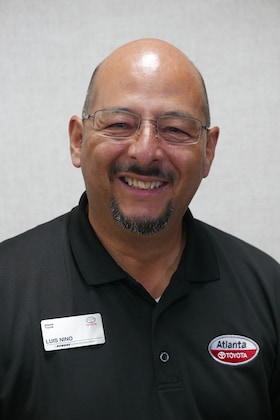 Staff member Luis Nino from ID_cc37fda3b719