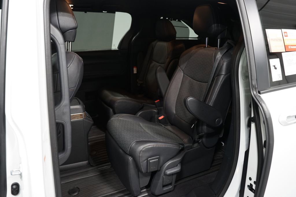 2025 Toyota Sienna Platinum - Photo 6