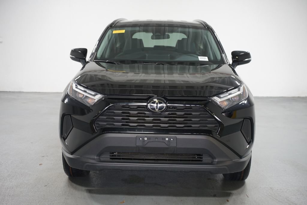 2025 Toyota RAV4 XLE photo 2