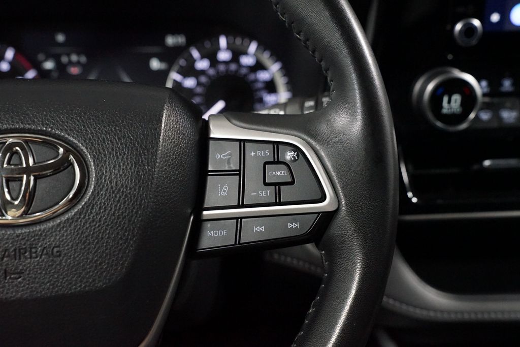 2024 Toyota Highlander LE - Photo 13