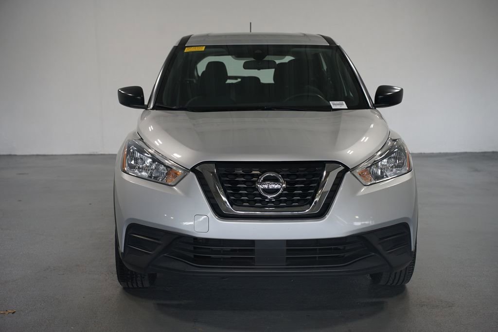 2020 Nissan Kicks S photo 2
