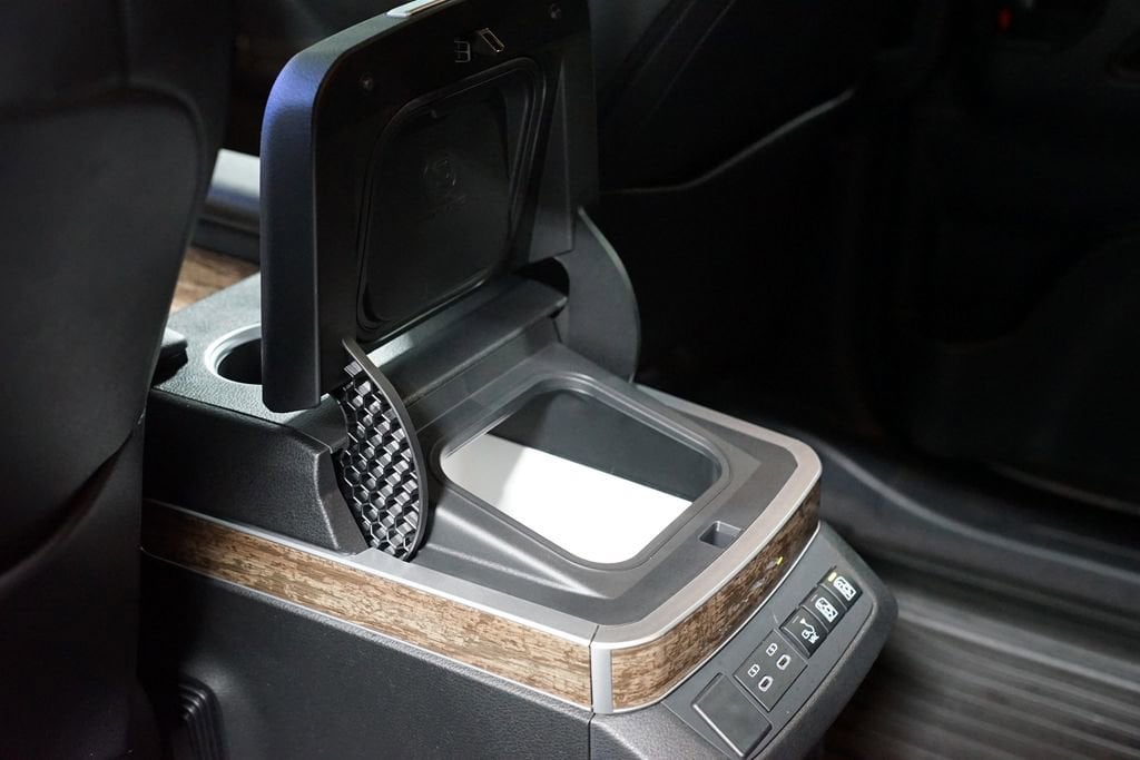 2025 Toyota Sienna Platinum - Photo 30