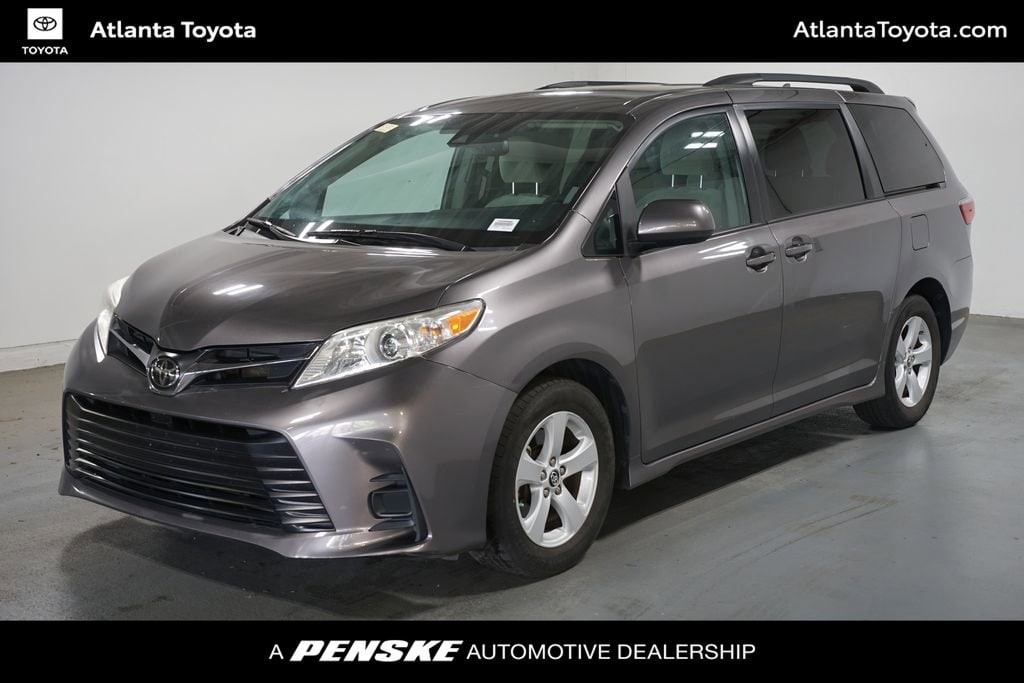2020 Toyota Sienna LE V6 7-Passenger Access Seat FWD's photo