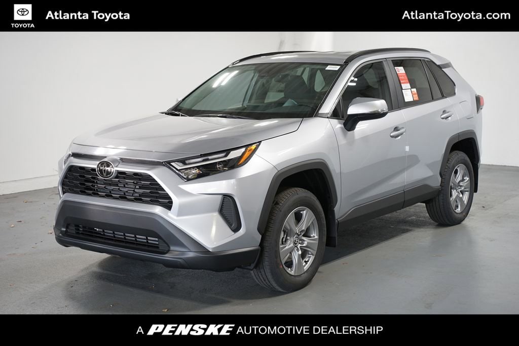 2025 Toyota RAV4 XLE's photo