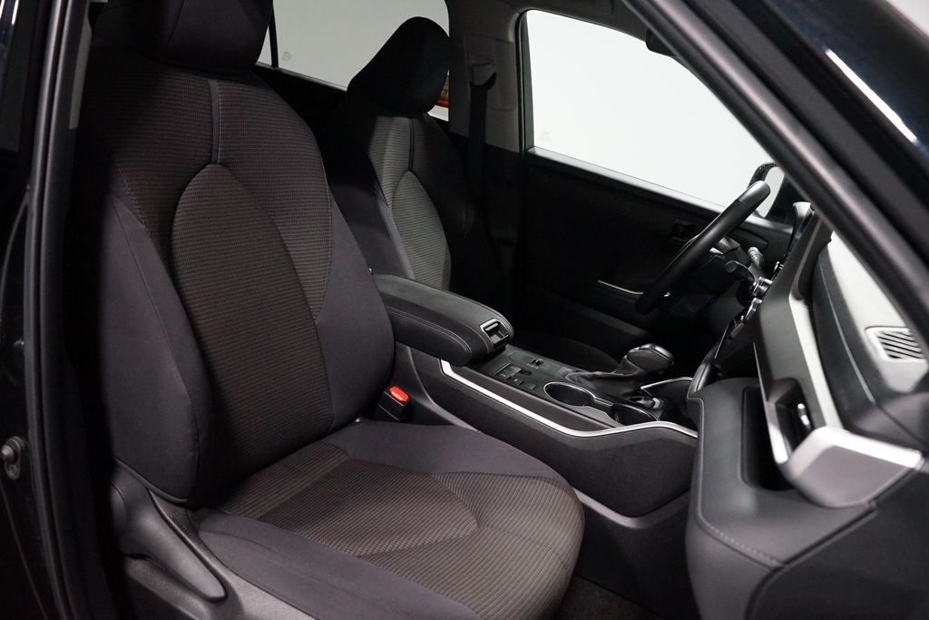 2024 Toyota Highlander LE - Photo 28
